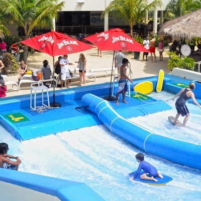 Τεχνητό σερφ γύρου νερού Flowrider έλξης νερού για δύο Surfers