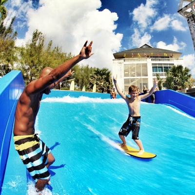Τεχνητό σερφ γύρου νερού Flowrider έλξης νερού για δύο Surfers