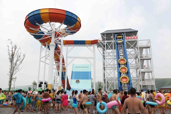 Γιγαντιαίος εξοπλισμός πάρκων Aqua που διεγείρει τη λίμνη Waterslides Swwiming για το πάρκο νερού