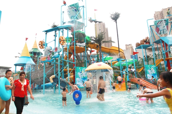 Εμπορική μέση πλατφόρμα παιδικών χαρών Aqua σπιτιών νερού με τη φωτογραφική διαφάνεια νερού για το σπίτι νερού
