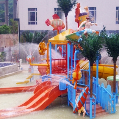 Εσωτερικά waterparks παιδικών χαρών νερού των παιδιών ξενοδοχείων με το φίμπεργκλας μίνι - φωτογραφική διαφάνεια