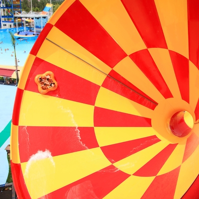Μεγάλη φωτογραφική διαφάνεια νερού ανεμοστροβίλου του φίμπεργκλας για τον προμηθευτή εξοπλισμού πάρκων Aqua πάρκων νερού