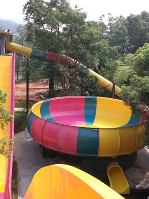 Ανθεκτικό εξοπλισμό Aqua Park με σχέδιο Super Bowl Slide με υποστήριξη από ανοξείδωτο χάλυβα και προσαρμοσμένες επιλογές χρωμάτων