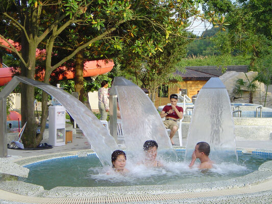 Corrosion-resistant SPA Hydrotherapy Equipment with Hot-dip Galvanized Steel Structure and Intelligent Control System